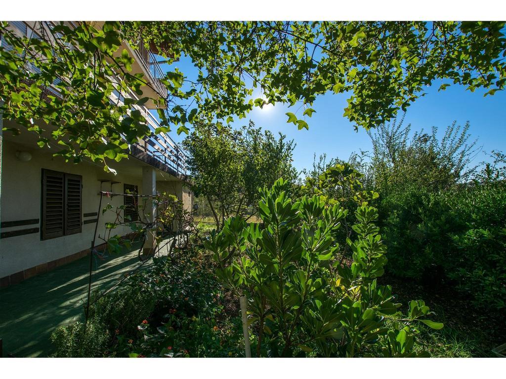 Apartments Velebit Starigrad Paklenica Bagian luar foto